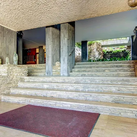 Apartamento Delightful In With Garden San Remo